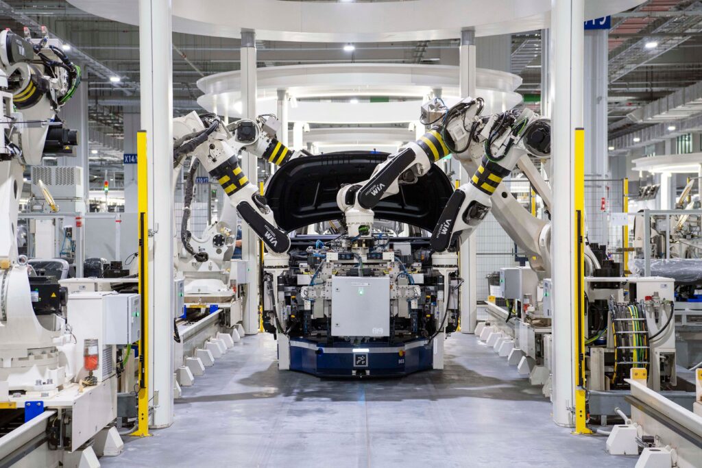 Sistema automatizado de produção industrial com alta eficiência operacional e controle de qualidade