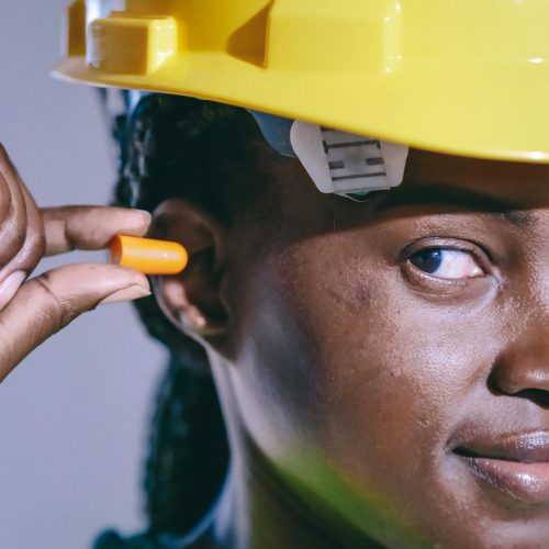 Adequação NR-12 em máquinas industriais com sistemas de segurança